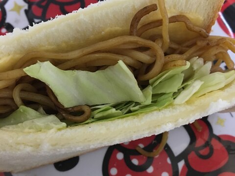 食パン８枚切りで(*^^*)焼きそばサンド☆